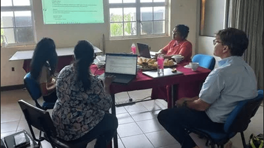 Prof Chris Woods’ visit to the Duke-Ruhuna Centre for Infectious Diseases image 1